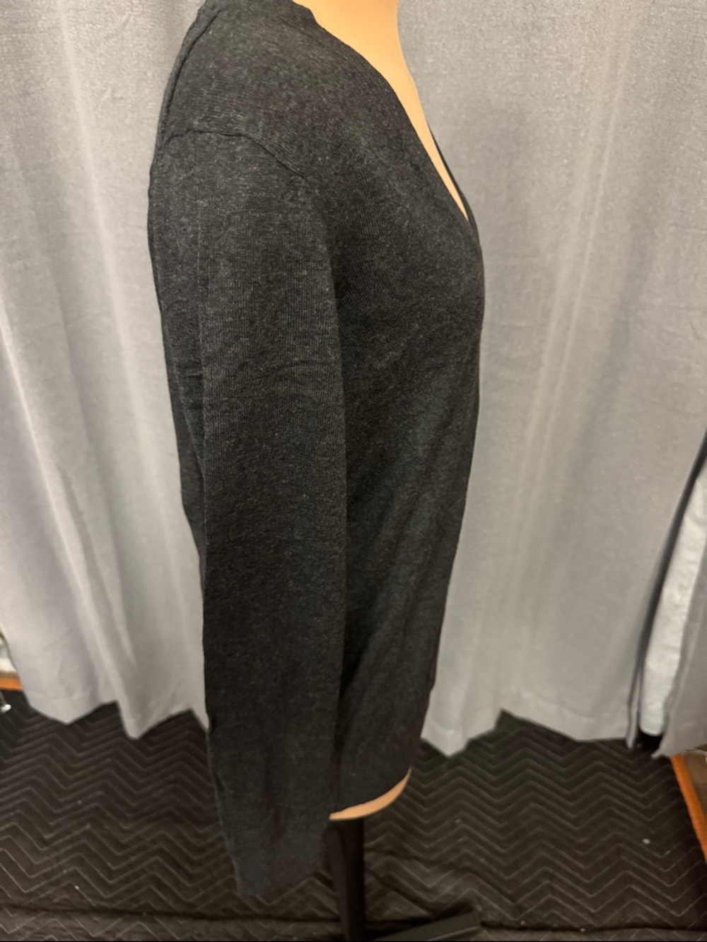 Quince Charcoal V-Neck Cashmere Sweater - Deep Charcoal - Picture 4 of 9